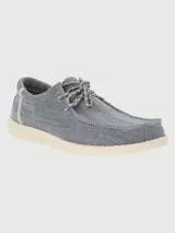 Alpargata gris de capellada textil con cordones, forro textil y suela de EVA.