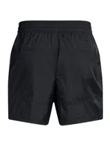Short deportivo negro de tejido de alto rendimiento, inspirado en la colección Terrace96 de Under Armour. Diseño con corte holgado y cintura elástica. Ideal para entrenamiento y uso urbano.