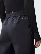 Pantalón impermeable negro con tecnología WINDSTOPPER y GORE-TEX, diseñado para condiciones climáticas adversas.