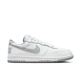 Championes urbanos Nike Big Bajo, color blanco con detalles en gris.