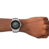 Reloj Armani Exchange modelo Hampton con caja de acero plateado de 46mm de diámetro, esfera negra con detalles en verde y tres subesferas.