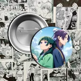 Pin metálico circular con ilustración de los personajes Maomao y Jinshi del anime The Apothecary Diaries. Cuenta con un cierre de alfiler en la parte posterior y un diámetro de 3,7 cm.
