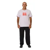 Remera de manga corta color lavanda con cuello redondo. Estampado frontal en rojo con el texto "Rivvia" repetido en un efecto borroso o de distorsión, con el texto secundario "Rivvia Projects - Active Discovery".