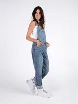 Zapatillas de media caña blancas con detalles en negro y lila. Cierre con cordones negros y tira de velcro blanca con la palabra "Friends".