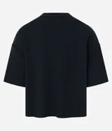 Remera oversized de algodón color crudo, con cuello redondo, manga corta, sin estampa y ribete acanalado.