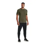 Remera celeste de Under Armour, corte clásico, mangas cortas y logo estampado en el pecho.