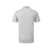 Chomba de golf Nike Victory Solid, color gris claro, de corte clásico con cuello y tapeta de dos botones. Presenta el logo de Nike bordado en blanco en el lado izquierdo del pecho. Confeccionada con tejido Dri-FIT para mayor comodidad y transpirabilidad.