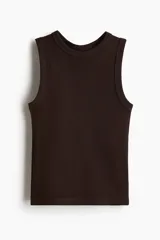Musculosa marrón de punto acanalado de algodón, corte ajustado, con cuello redondo y sisas ribeteadas.