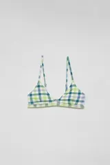 Top de bikini triangular con estampado de cuadros en tonos verde, amarillo y lila.