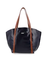 Cartera shopper grande de cuero marrón con textura tipo cocodrilo, doble asa de hombro y cierre superior con lazo.