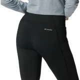 Calza deportiva negra de tiro alto, confeccionada en poliéster reciclado y elastano, con tecnología Omni-Wick™ y bolsillo lateral en la pierna.
