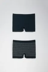 Pack de dos boxers de microfibra, uno liso color azul marino y otro a rayas horizontales finas en tonos gris y azul marino.