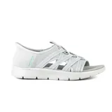 Sandalia Skechers Hands Free Slip-ins Go Walk Flex Sandal - Sadie, color gris claro, con capellada de malla y red, plantilla Goga Mat contorneada y amortiguación Ultra Go.