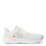 Championes New Balance Running Course 411 V3, color blanco con detalles en naranja y gris.