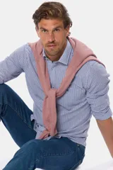 Camisa de manga larga a cuadros, modelo slim fit.