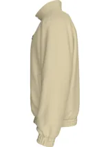 Campera color beige con cierre frontal, cuello alto, puños y bajo elásticos, bolsillos laterales y logo CK bordado en el pecho.