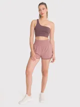 Short deportivo negro 2 en 1 con calza incorporada con bolsillo y pretina ancha.