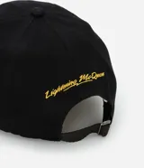 Gorra negra de sarga con bordado del logo de Rust-eze y llamas rojas en el frente.