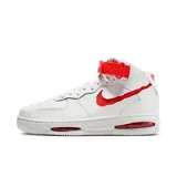 Championes Nike Air Force 1 Alto Evo para hombre, color blanco con detalles en rojo. Diseño de caña alta con correa ajustable en el tobillo y cámara de aire visible en la entresuela.