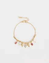 Pulsera dorada con cadena de eslabones, cuentas y dijes colgantes con forma de corazón, óvalo y perla.