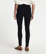 Pantalón skinny de terciopelo cotelê color marrón, con cintura mediana, bolsillos delanteros y traseros, cierre por botón y cremallera.