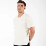 Remera negra de algodón y elastano, corte slim fit, con cuello redondo y logo 'GAINS' estampado en el pecho.