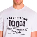 Remera blanca de algodón y poliéster con estampado frontal del logo de Caterpillar y la leyenda '100th Year'.