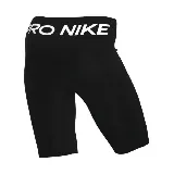 Short deportivo negro de tiro alto, con cintura elástica ancha con la inscripción "PRO NIKE" en blanco. Logo de Nike estampado en blanco en la pierna izquierda.