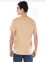 Remera de algodón color beige con cuello redondo y logo CK bordado en el pecho.
