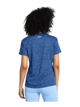 Remera deportiva Under Armour Tech Textured, color azul con textura jaspeada y logo en el pecho.