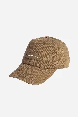 Gorro color marrón con visera y logo de la marca en etiqueta de goma. Ajuste trasero con broche metálico.
