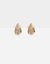 Aros pasantes dorados con forma de gota y corazón con strass.