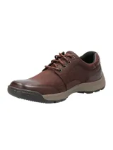 Zapato acordonado color marrón de cuero con cuello acolchado y suela de goma.