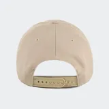 Gorro rojo de béisbol con logo de los New York Yankees bordado en blanco y logo de la marca 47 en el lateral.