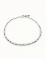Collar fino y flexible bañado en plata con eslabones en cadena y cierre de mosquetón, adornado con un candado de UNOde50.