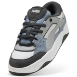 Championes urbanos Puma modelo 180, color gris y celeste, con detalles en blanco y negro. Confeccionados en cuero sintético y malla, con logo de Puma en los laterales y suela de goma.