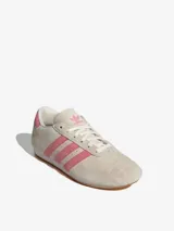 Championes Adidas Taekwondo Lace color crema con las tres tiras laterales en rosa.