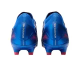 Championes de fútbol New Balance Tekela color azul con detalles en plateado y rojo.