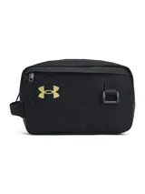 Riñonera negra con logo dorado de Under Armour en el frente.