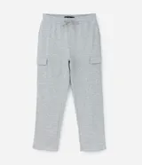 Pantalón baggy negro de algodón y poliéster, con cintura elástica ajustable con cordón, bolsillos laterales tipo cargo y bolsillo trasero.