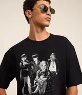 Remera negra de algodón con estampa del grupo musical Gorillaz.