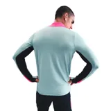Abrigo deportivo Nike Dri-Fit Strike Dril Top para hombre, de manga larga, color celeste con detalles en negro y fucsia. Incluye logo de Nike en el pecho.