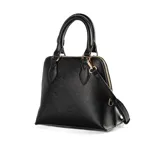 Cartera negra de simil cuero graneado, con doble asa corta y correa larga regulable extraíble. Tiene cierre superior, bolsillo interno con cierre y bolsillo interno abierto.