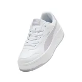 Championes urbanos Puma Court Lally Skye, color blanco con detalles en lila. Confeccionadas con materiales reciclados y plantilla SoftFoam+.