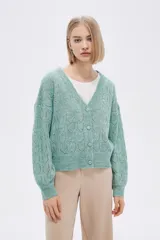 Cardigan verde agua de poliéster, con botones y cuello en V.