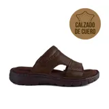 Sandalias de cuero marrón con tira ancha sobre el empeine y suela de goma.