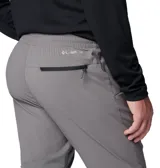 Pantalón de jogging negro con logo de Columbia en blanco en el muslo.