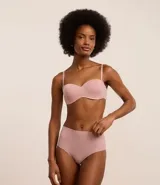 Soutien sin breteles color piel, con copa hueca y tirantes desmontables.