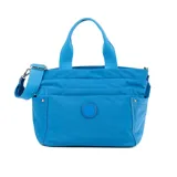 Cartera tipo tote bag color azul, con doble asa de mano y correa bandolera regulable. Tiene cierre superior, bolsillo interno con cierre y dos bolsillos abiertos, y dos bolsillos externos abiertos y uno con cierre.