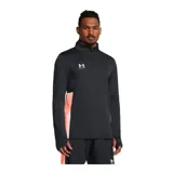 Buzo deportivo Under Armour Challenger de hombre, color naranja con paneles laterales en gris oscuro, cuello alto con cierre de cremallera corto, mangas largas con orificios para los pulgares y logo de la marca estampado en el pecho.